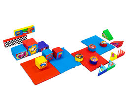Conjunto de Softplay grande no tema de quadrinhos com blocos coloridos para brincar