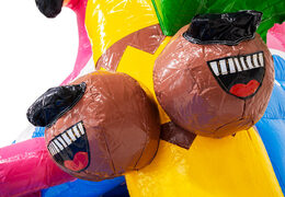 Figura 3D no castelo insuflável Dubbelslide com cocos sorridentes no tema flamingo do Havaí