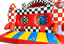 Pista de obstáculos com tema de quadrinhos para uma experiência inesquecível