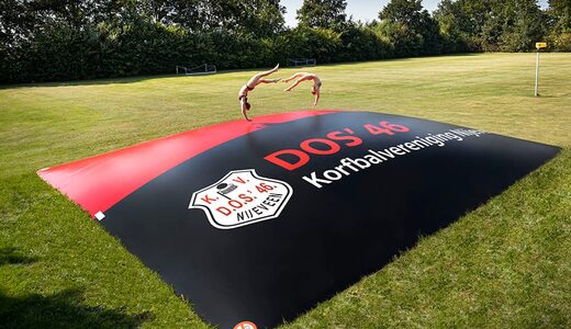 Compre montanha aérea inflável personalizada no tema da associação. Encomende montanhas aéreas infláveis ​​agora online na JB Insuflaveis Portugal