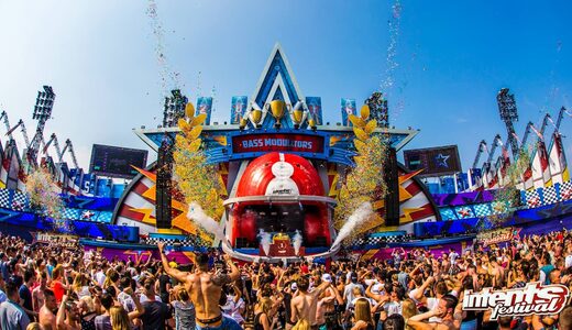 JB Promotions van JB Inflatables; De maatwerk specialist voor opblaasbare podia, reclame artikelen en promotiematerialen op maat gemaakt