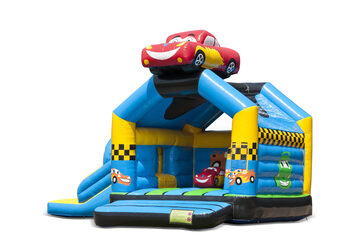 Compre um castelo insuflável multijogador com tema de carros e escorregador para crianças. Encomende castelos insufláveis  ​​online na JB Insufláveis Portugal