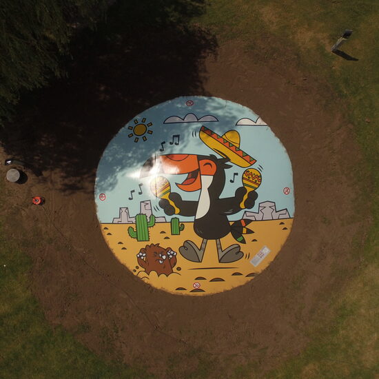 Montanha aérea redonda personalizada para crianças feita na JB Insuflaveis Portugal. Montanhas aéreas em todas as formas e tamanhos