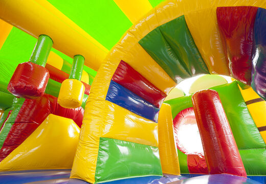 Castelo insuflável multijogador médio com slide em tema de crocodilo para crianças. Encomende castelos insufláveis ​​online na JB Insufláveis ​​Portugal