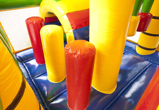 Castelo insuflável multijogador de crocodilos com um slide, objetos divertidos na superfície de salto e objetos 3D atraentes para crianças. Encomende castelos insufláveis ​​online na JB Insufláveis ​​Portugal