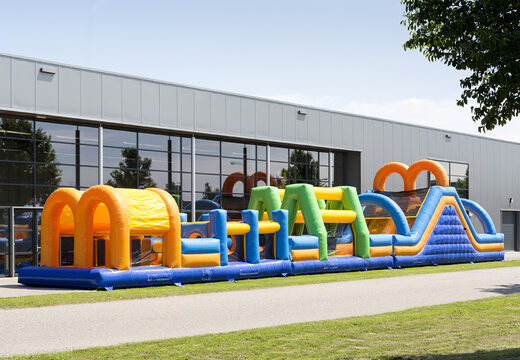 Ordene uma pista de obstáculo duplos de 27 metros em cores alegres para as crianças. Compre pistas de obstáculos infláveis ​​agora online em JB Insuflaveis Portugal