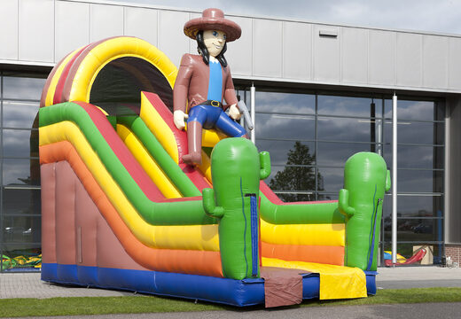 Slide inflável com tema de praia com piscina, objeto 3D impressionante, cores vivas e obstáculos 3D para crianças. Ordene escorregadores infláveis ​​agora online em JB Insuflaveis Portugal