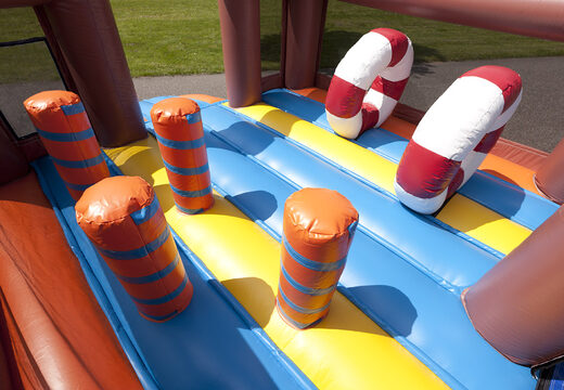 Slide impressionante com tema de tubarão inflável e piscina infantil. Compre escorregadores infláveis ​​agora online na JB Insuflaveis Portugal