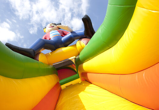 Impressionante escorregador inflável com tema de pirata e piscina infantil. Compre escorregadores infláveis ​​agora online na JB Insuflaveis Portugal