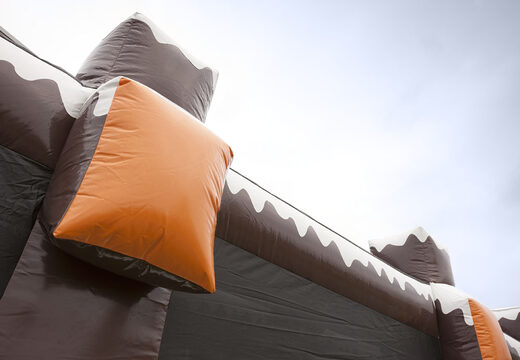 Obtenha uma pista de rolos inflável em um tema de inverno para jovens e idosos. Compre atrações de inverno infláveis ​​online agora na JB Insuflaveis Portugal