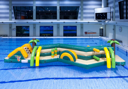 Compre a pista de obstáculos inflável dupla Zig Zag exclusiva no tema da selva para jovens e idosos. Encomende jogos de sinuca infláveis ​​agora online na JB Insuflaveis Portugal