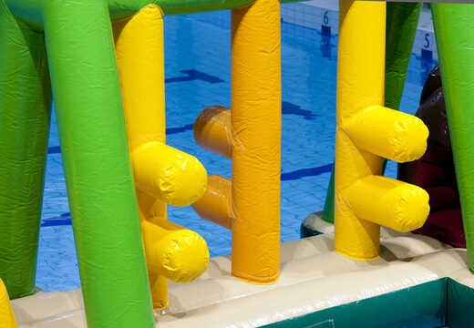 Encomende o curso de assalto de corrida de crocodilo inflável com objetos divertidos para jovens e idosos. Compre cursos de obstáculos infláveis ​​online agora na JB Insuflaveis Portugal