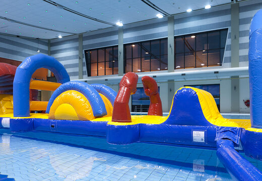 Compre Obstacle Run inflável no tema caranguejo com objetos desafiadores de obstáculos para jovens e idosos. Encomende atrações aquáticas infláveis ​​agora online na JB Insuflaveis Portugal