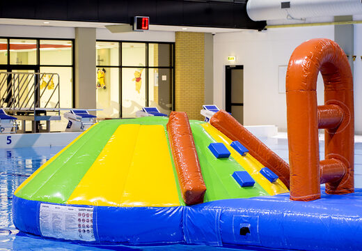 Obtenha um escorregador inflável com tema de golfinho para jovens e idosos. Encomende jogos de sinuca infláveis ​​agora online na JB Insuflaveis Portugal