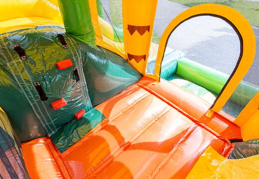 Ordene o castelo insuflável Jumpy Fun Jungle com um escorregador para as crianças. Compre castelos ​​insufláveis ​​online na JB Insufláveis ​​Portugal