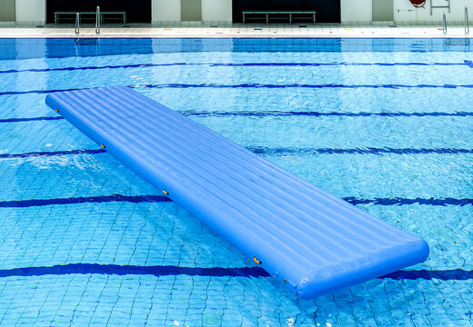 Compre um bom tapete de água hermético de 10 metros de comprimento para jovens e idosos. Encomende cursos de obstáculos infláveis ​​online agora na JB Insuflaveis Portugal