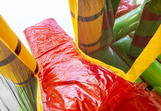 Ordene o castelo insuflável multijogador L Crocodile com um escorregador para as crianças. Compre castelos insufláveis ​​​​online na JB Insufláveis ​​Portugal