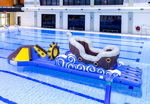 Compre um escorregador inflável hermético com tema de pirata para jovens e idosos. Encomende atrações aquáticas infláveis ​​agora online na JB Insuflaveis Portugal