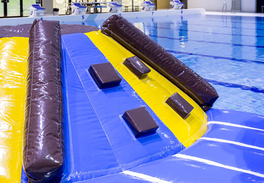 Compre um slide hermético em um tema pirata para jovens e idosos. Encomende atrações aquáticas infláveis ​​agora online na JB Insuflaveis Portugal