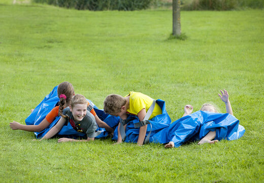 Compre calças de festa azuis que podem acomodar 4 pessoas para velhos e jovens. Encomende itens infláveis ​​online na JB Insuflaveis Portugal