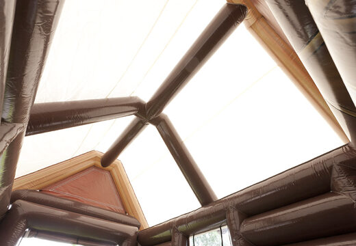 Encomende um Aprés Ski Hut inflável com um tamanho padrão de 7 por 5 por 4 metros para jovens e idosos. Compre atrações de inverno infláveis ​​online agora na JB Insuflaveis Portugal