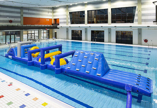 Compre o exclusivo Obstacle Run Marine XL com parede de escalada dupla e escorregador duplo para jovens e idosos. Encomende jogos de sinuca infláveis ​​agora online na JB Insuflaveis Portugal