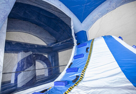 Peça um castelo insuflável multiplayer com tema de gelo médio e escorregador para crianças. Compre castelos insufláveis ​​​​online na JB Insufláveis ​​Portugal