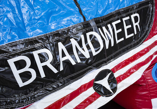 Peça um castelo insuflável médio para brigada de incêndio com escorregador para crianças. Compre castelos ​​insufláveis ​​online na JB Insufláveis ​​Portugal