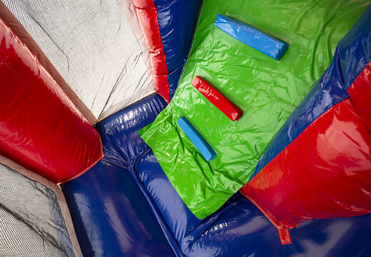 Compre um castelo insuflável com tema de brigada de incêndio e um escorregador para as crianças. Encomende castelos insufláveis ​​online na JB Insufláveis ​​Portugal