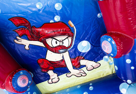 Compre IPS Ninja Splash hermético com um pulverizador de água para jovens e idosos. Encomende atrações infláveis ​​IPS Ninja agora online na JB Insuflaveis Portugal