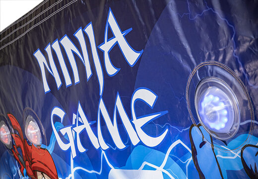 Inflável IPS Splash Wall Ninja detalhe temático com um spray de água na parte superior para jovens e adultos. Compre IPS Splash Walls infláveis ​​agora online na JB Insuflaveis Portugal