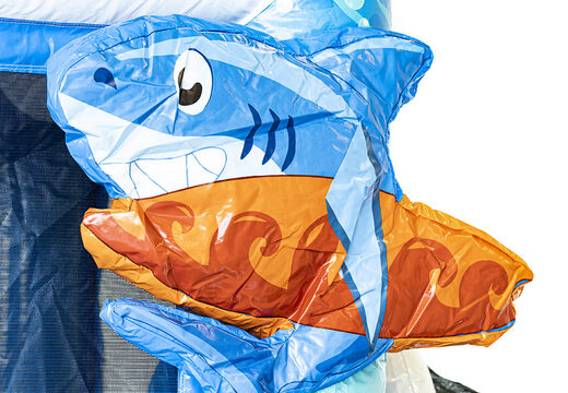 Pequeno castelo insuflável multijogador no tema Seaworld com escorregador para crianças. Encomende castelos insufláveis ​​online na JB Insufláveis ​​Portugal