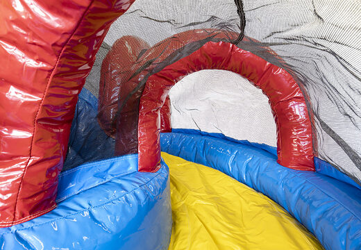 Pequeno castelo insuflável multijogador com tema de festa e escorregador para crianças. Encomende castelos insufláveis ​​online na JB Insufláveis ​​Portugal