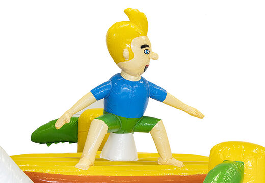 Compre uma pista de obstáculo de 13,5 metros no tema surf com objetos 3D apropriados para crianças. Ordene pistas de obstáculos infláveis ​​agora online em JB Insuflaveis Portugal