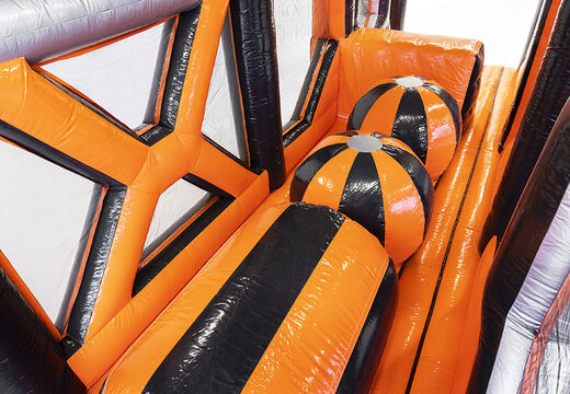 Encomende a pista de obstáculos inflável gigante modular Ball Hopper de 40 peças para crianças. Compre cursos de obstáculos infláveis ​​online agora na JB Insuflaveis Portugal