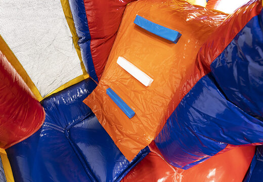 Castelo insuflável multijogador médio com tema de fórmula 1 e escorregador para crianças. Encomende castelos insufláveis ​​online na JB Insufláveis ​​Portugal