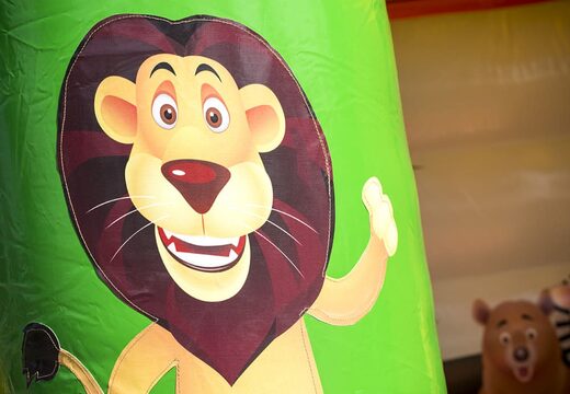 Compre um castelo insuflável midi multifun na selva com um telhado e um teto para as crianças. Compre castelos insufláveis ​​online na JB Insufláveis ​​Portugal