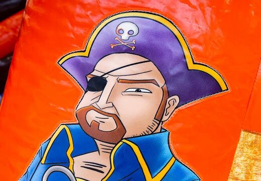 Encomende castelo insuflável multijogador aberto com slide no tema pirata para crianças. Compre castelos insufláveis ​​online na JB Insufláveis ​​Portugal