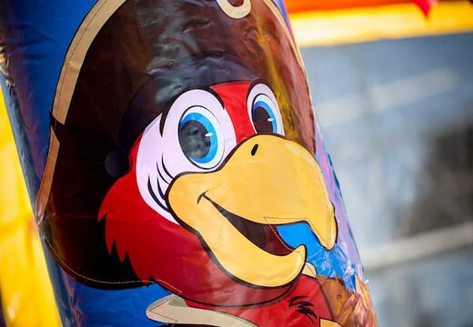 Castelo insuflável multijogador pirata interno com escorregador para crianças. Encomende castelos insufláveis ​​online na JB Insufláveis ​​Portugal