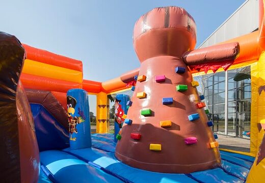 Encomende um castelo insuflável pirata interno com um escorregador para as crianças. Compre castelos insufláveis ​​online na JB Insufláveis ​​Portugal