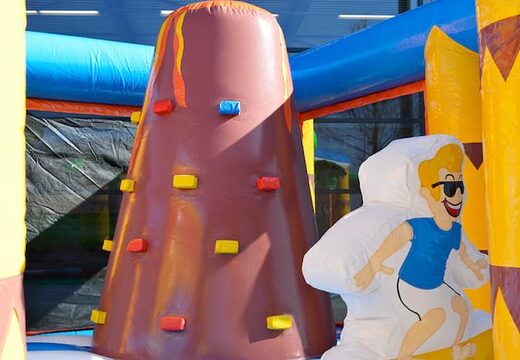 Encomende um castelo insuflável na praia coberta com um escorregador para as crianças. Compre castelos insufláveis ​​online na JB Insufláveis ​​Portugal