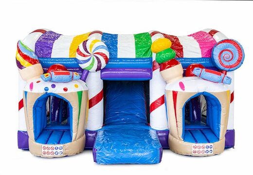 Multijogador XXL Candyland castelo insuflável em um design exclusivo com duas entradas, um slide no meio e objetos 3D para crianças. Compre castelos insufláveis ​​online na JB Insufláveis ​​Portugal