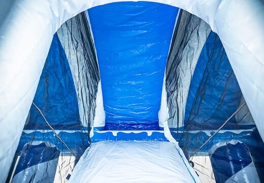 Castelo insuflável multijogador de gelo com um escorregador no meio e objetos 3D para crianças. Encomende castelos insufláveis ​​online na JB Insufláveis ​​Portugal