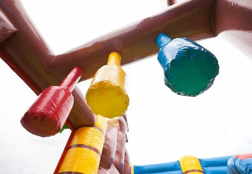 Compre o castelo insuflável multijogador do barco pirata com um escorregador e objetos 3D para crianças. Encomende castelos insufláveis ​​online na JB Insufláveis ​​Portugal