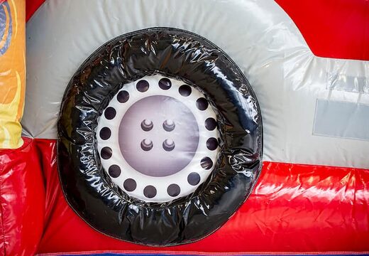 Ordene um grande castelo insuflável multijogador interno do corpo de bombeiros com slide no tema Lego para crianças. Compre castelos insufláveis ​​online na JB Insufláveis ​​Portugal