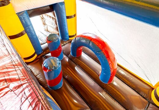 Castelo insuflável com tema de pirata e escorregador e compra de objetos 3D para crianças. Encomende castelos insufláveis ​​online na JB Insufláveis ​​Portugal