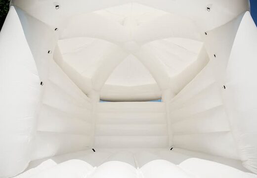 Compre um castelo insuflável de carrossel padrão em um tema de casamento para crianças. Encomende castelos insufláveis ​​online na JB Insufláveis ​​Portugal