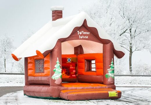 Castelo insuflável padrão do Skihut winterworld com uma chaminé 3D no topo para as crianças. Compre castelos insufláveis ​​internos online na JB Insufláveis ​​Portugal
