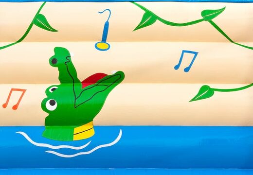 Compre um castelo insuflável de crocodilo padrão com um objeto 3D no topo, para crianças. Encomende castelos insufláveis ​​online na JB Insufláveis ​​Portugal