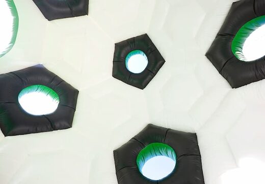 Castelo super insuflável no tema futebol com teto para crianças. Compre castelos insufláveis online na JB Insufláveis ​​Portugal